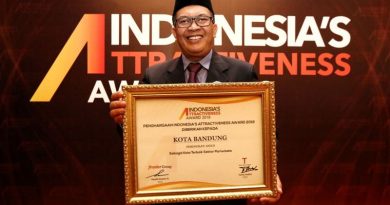 Kota Bandung Raih Penghargaan Kota Terbaik Pariwisata 2018 Kota Bandung Raih Penghargaan Kota Terbaik Pariwisata 2018