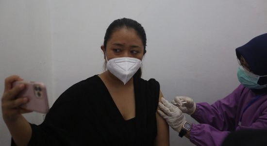 vaksinasi pedagang pasar (1)