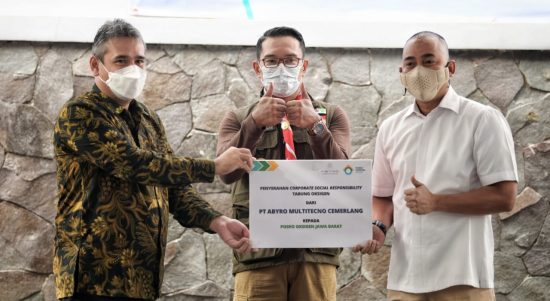 Pemprov jabar terima bantuan tabung oksigen