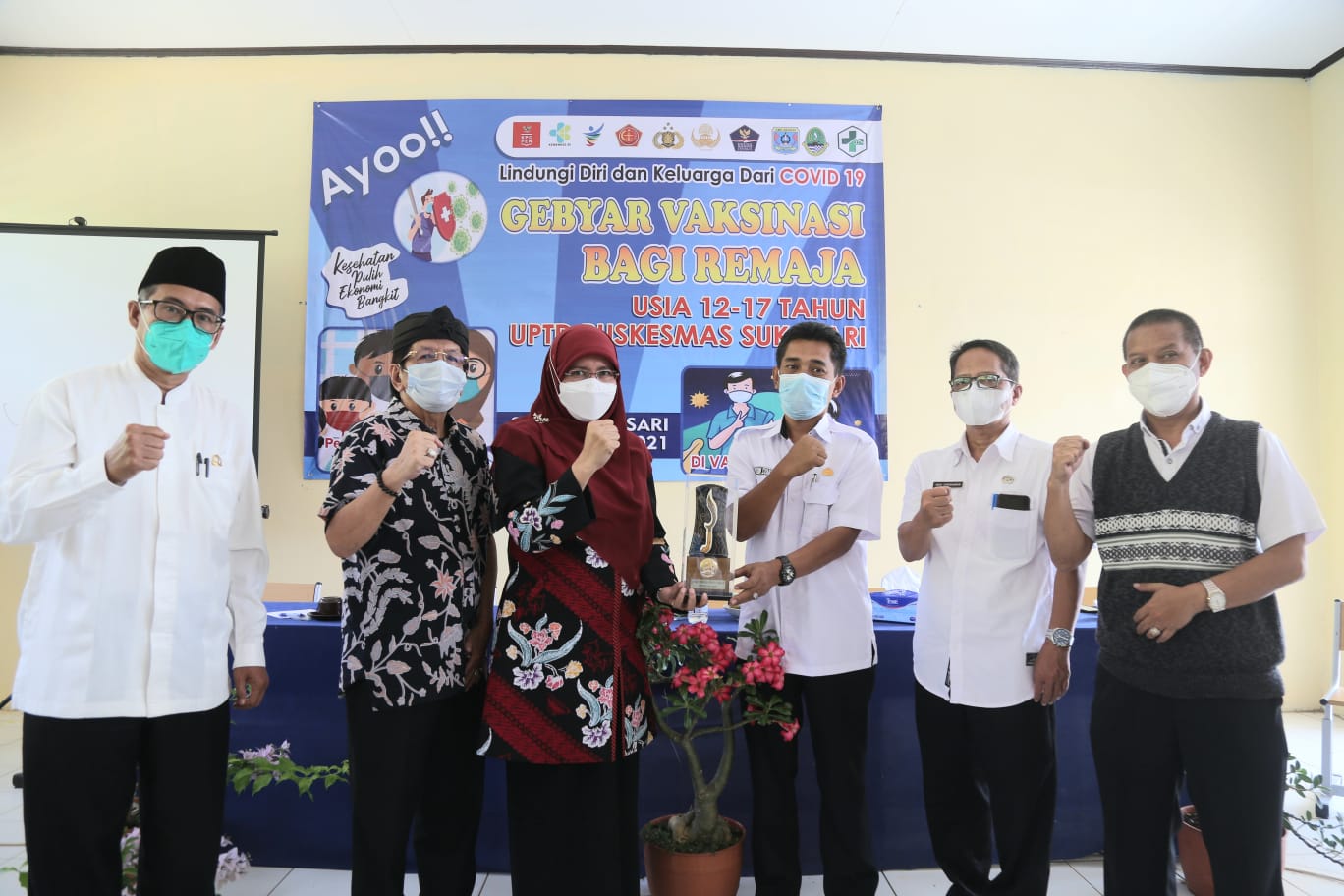 Siti Muntamah kunjungi gelar vaksin bagi remaja di Sumedang