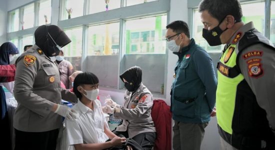Emil tinjau vaksin di Tasikmalaya