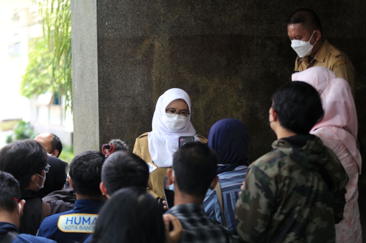 Kadinkes Kota Bandung, Ahyani Raksanagara (1)