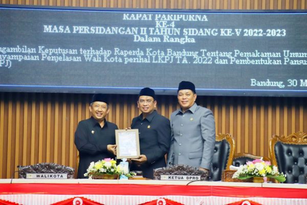 DPRD Kota Bandung Bahas Pelayanan Pemakaman Umum dan LKPJ di Rapat Paripurna