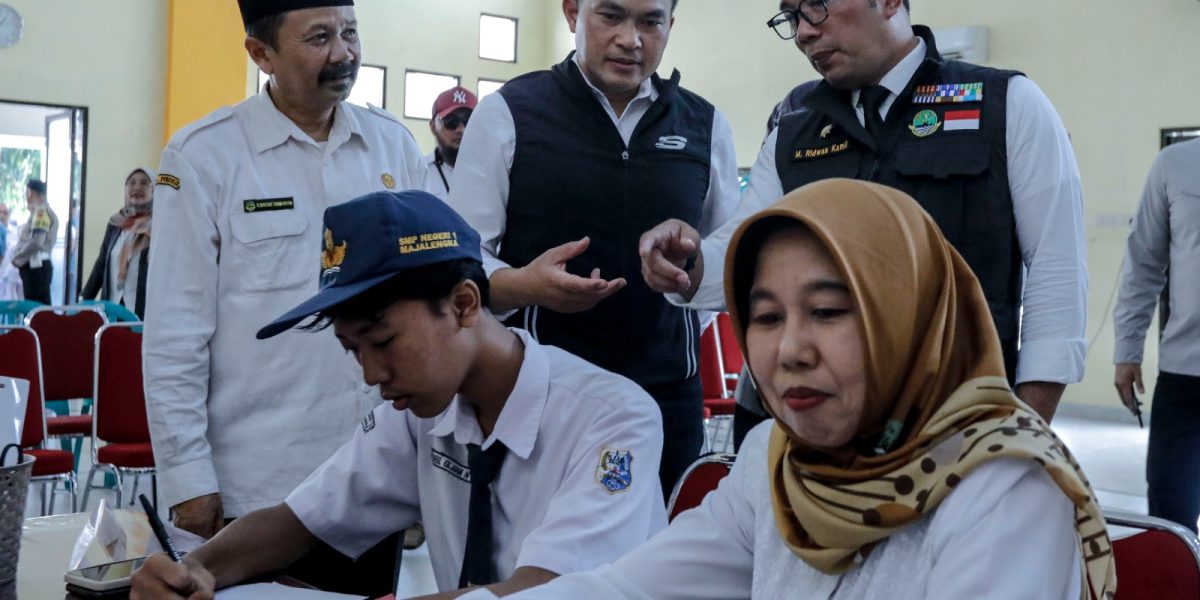 Didampingi Kadisdik Jabar, Ridwan Kamil Tinjau PPDB Tahap 1 di SMAN 1 Majalengka