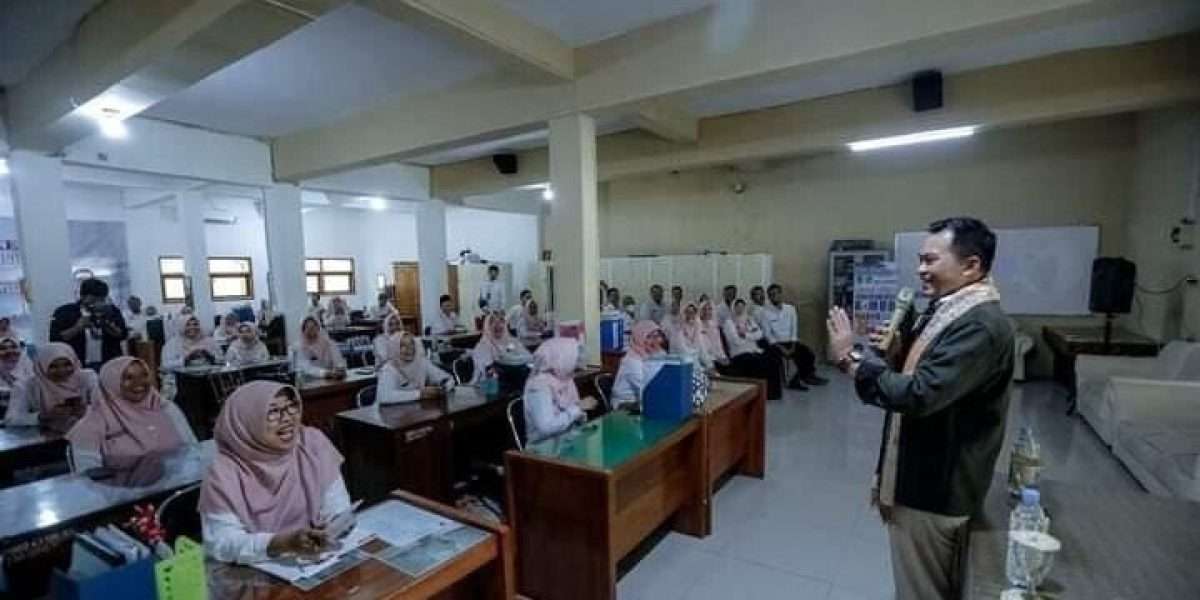 Kunjungi SMKN 1 Kedawung, Kadisdik Jabar Motivasi Para Pelajar