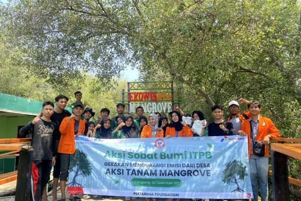 Mahasiswa ITPB Indramayu Gagas "Aksi Tanam Mangrove" di Kawasan Pantai Karangsong