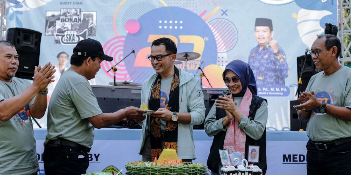Kadisdik Hadiri Puncak HUT ke-20 SMAN 3 Sumedang