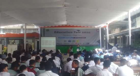 SMKN 8 Bandung Gelar Edufair dan Bazar SPW