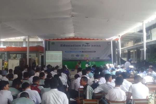 SMKN 8 Bandung Gelar Edufair dan Bazar SPW