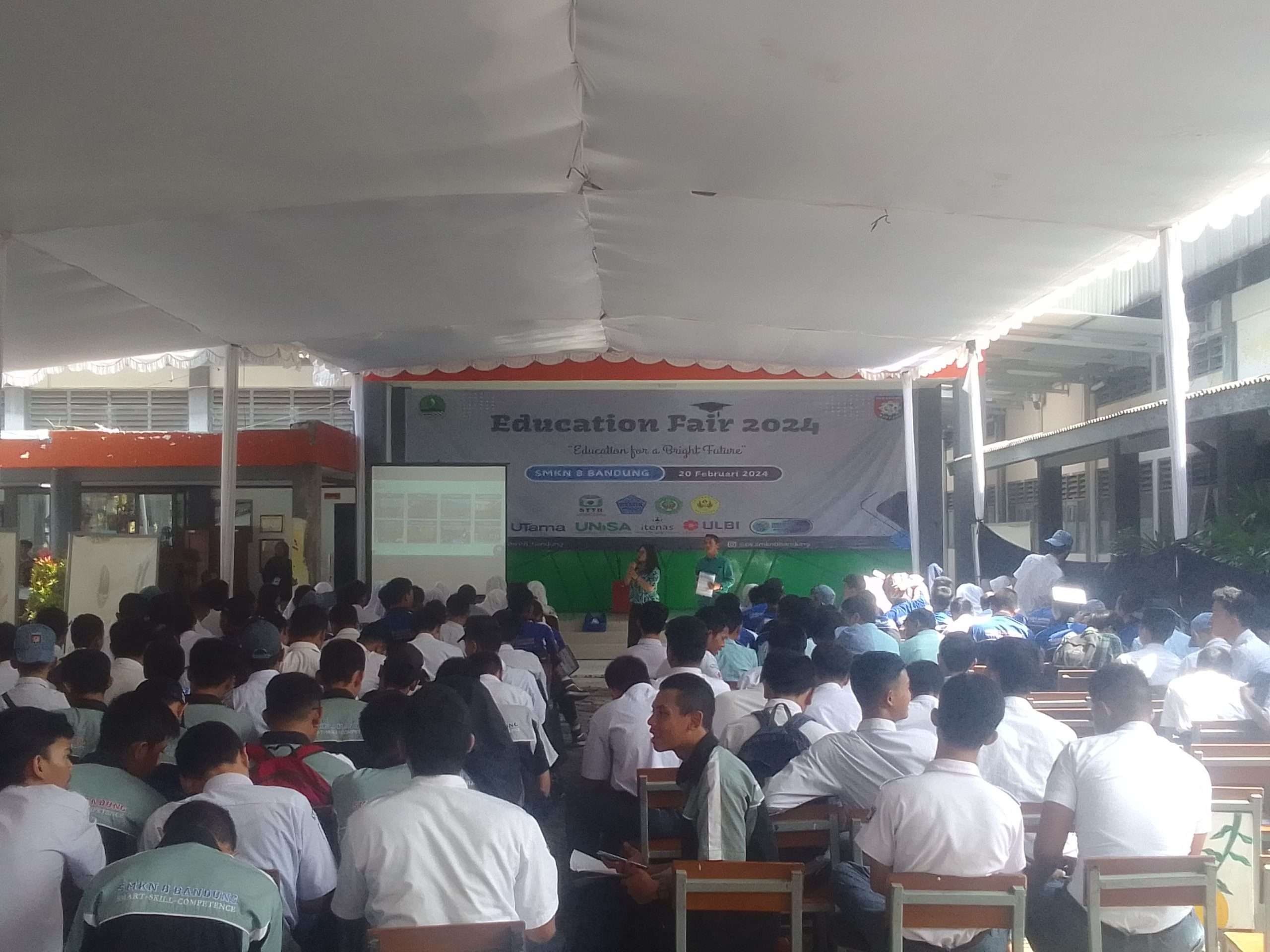 SMKN 8 Bandung Gelar Edufair dan Bazar SPW